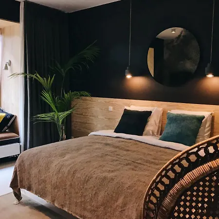 Hotel Latroupe Jardin Secret Brussels